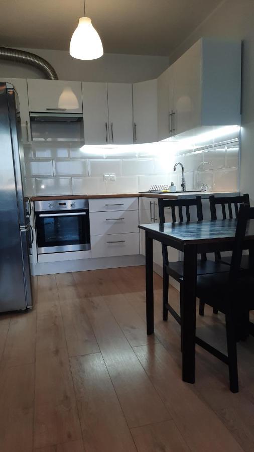 شقة وارسو  في Ursa - Wygodny Apartament I Bezplatny Parking Na Miejscu المظهر الخارجي الصورة